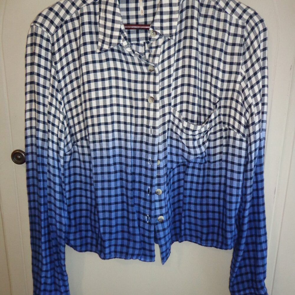 Free People Cropped Button Down Shirt M Checked Blues/White Long Sleeves Pocket - Picture 11 of 15